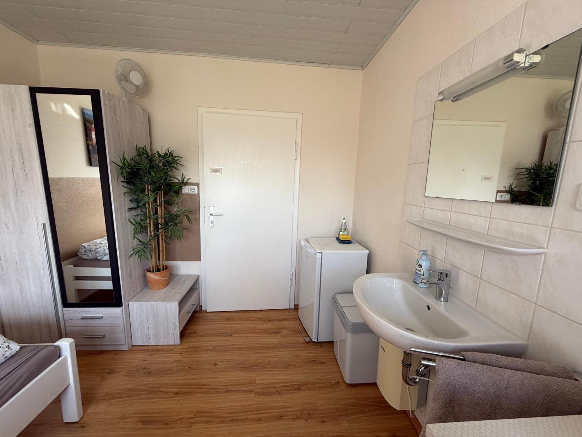 Domi'S Gaestehaus Bergheim  Ngoại thất bức ảnh